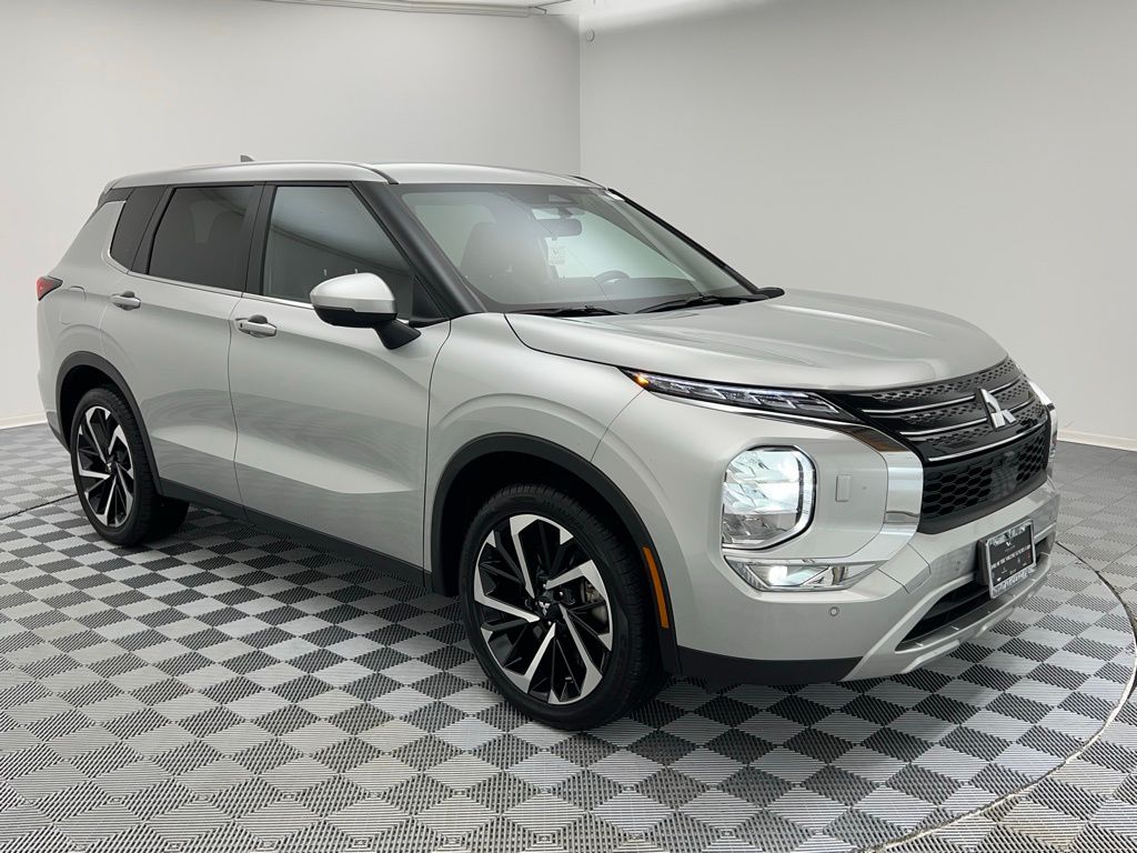 2024 Mitsubishi Outlander SE S-AWC photo 3