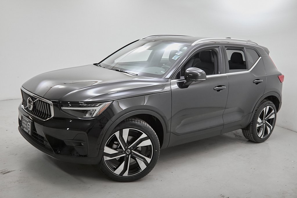 2024 VOLVO XC40 - Image 2