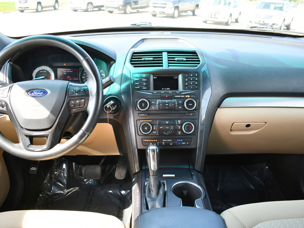 2017 Ford Explorer Base photo 3