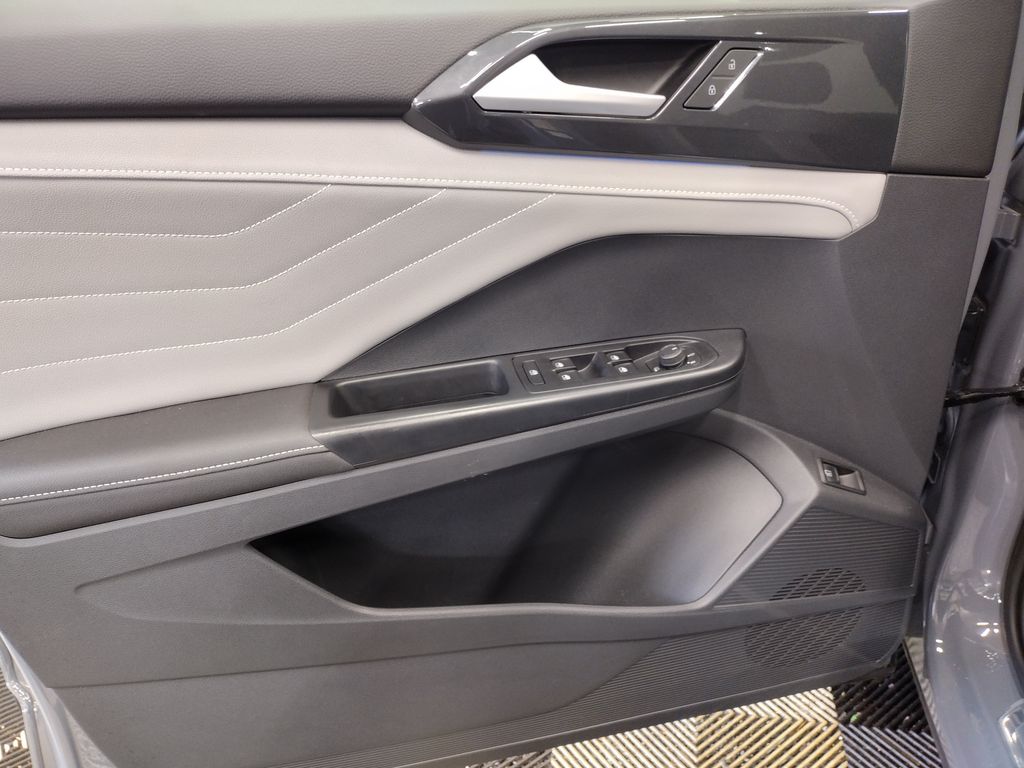 2024 Volkswagen Taos SEL photo 14