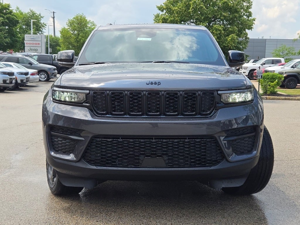 2025 Jeep Grand Cherokee Laredo photo 5