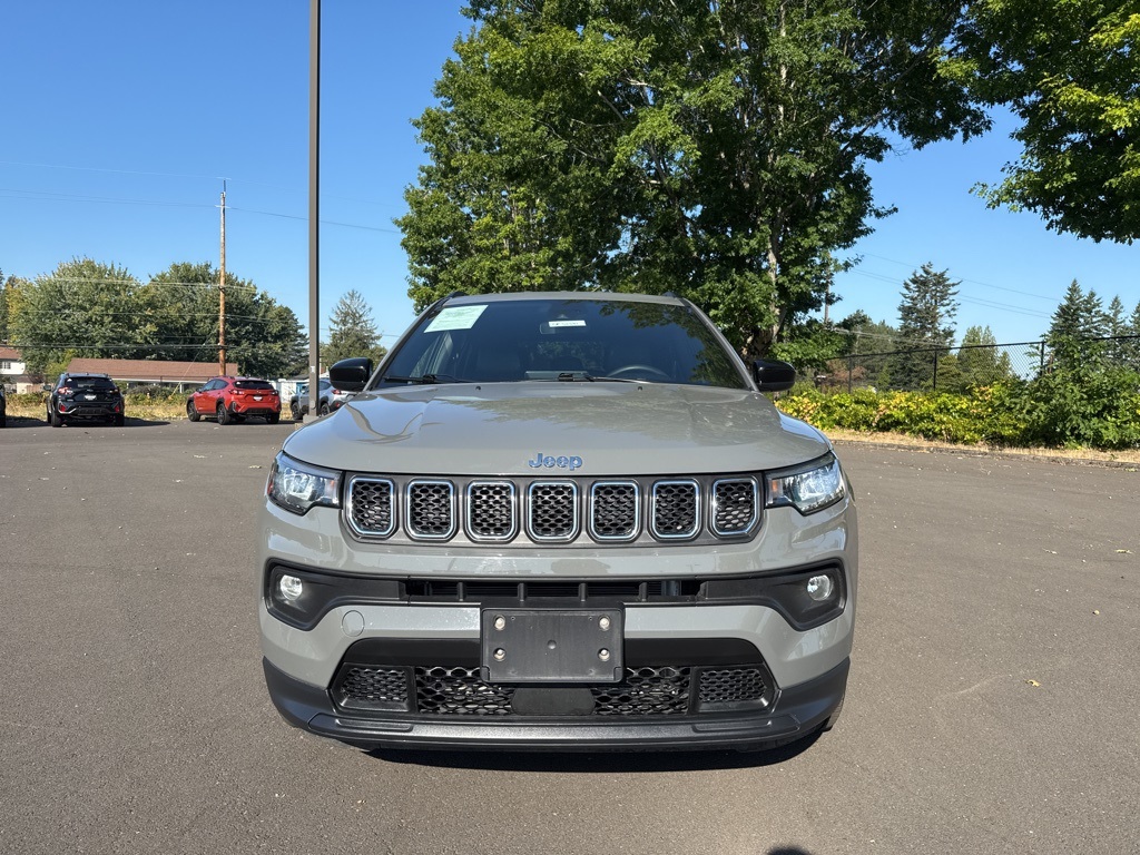 2024 Jeep Compass Latitude photo 2