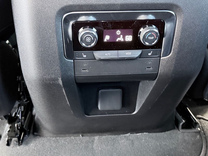 2025 Chevrolet Suburban RST photo 15