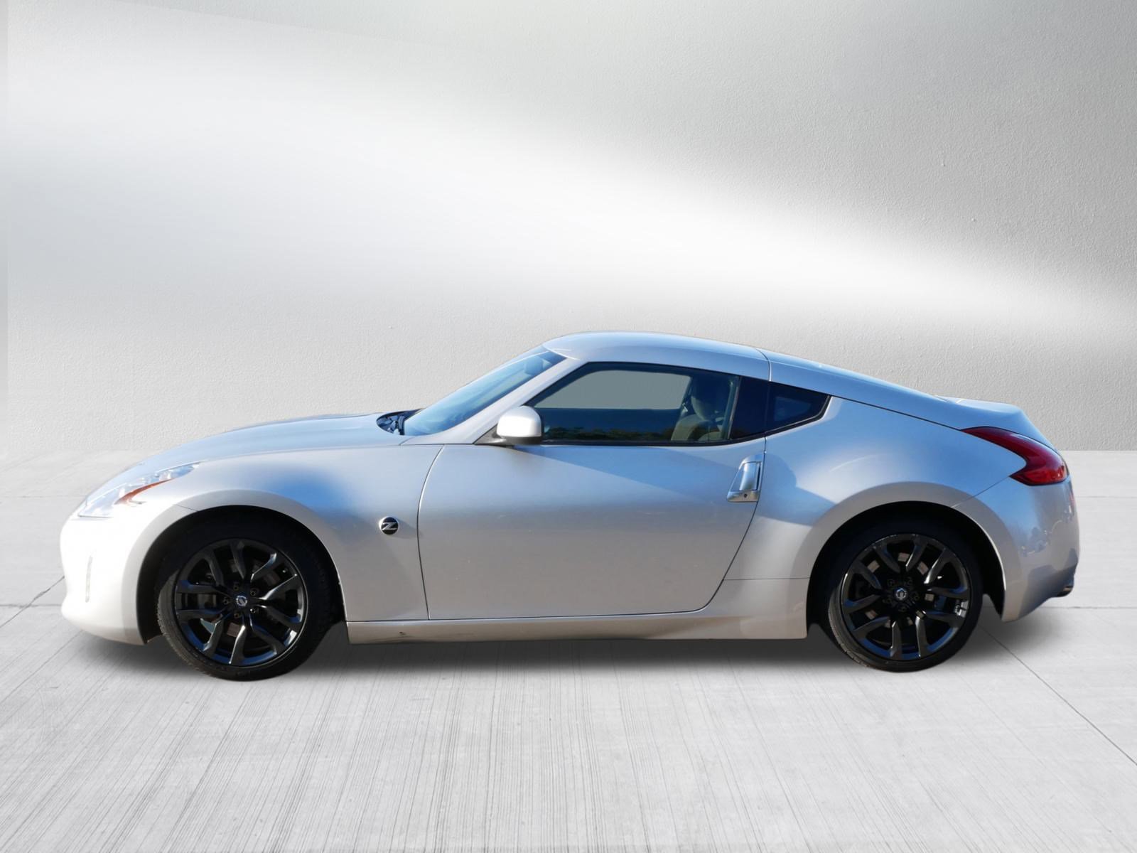 2017 Nissan 370Z photo 4