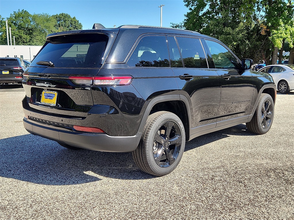 2025 Jeep Grand Cherokee Limited photo 4