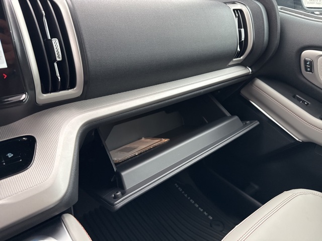 2025 Ford Expedition photo 24