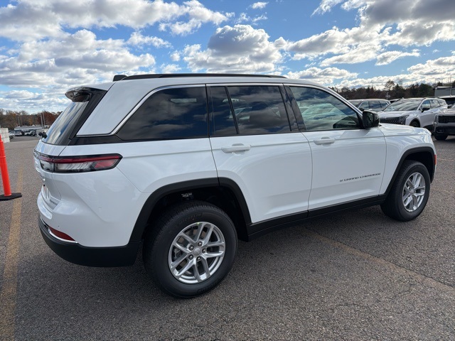 2025 Jeep Grand Cherokee Laredo Altitude photo 3
