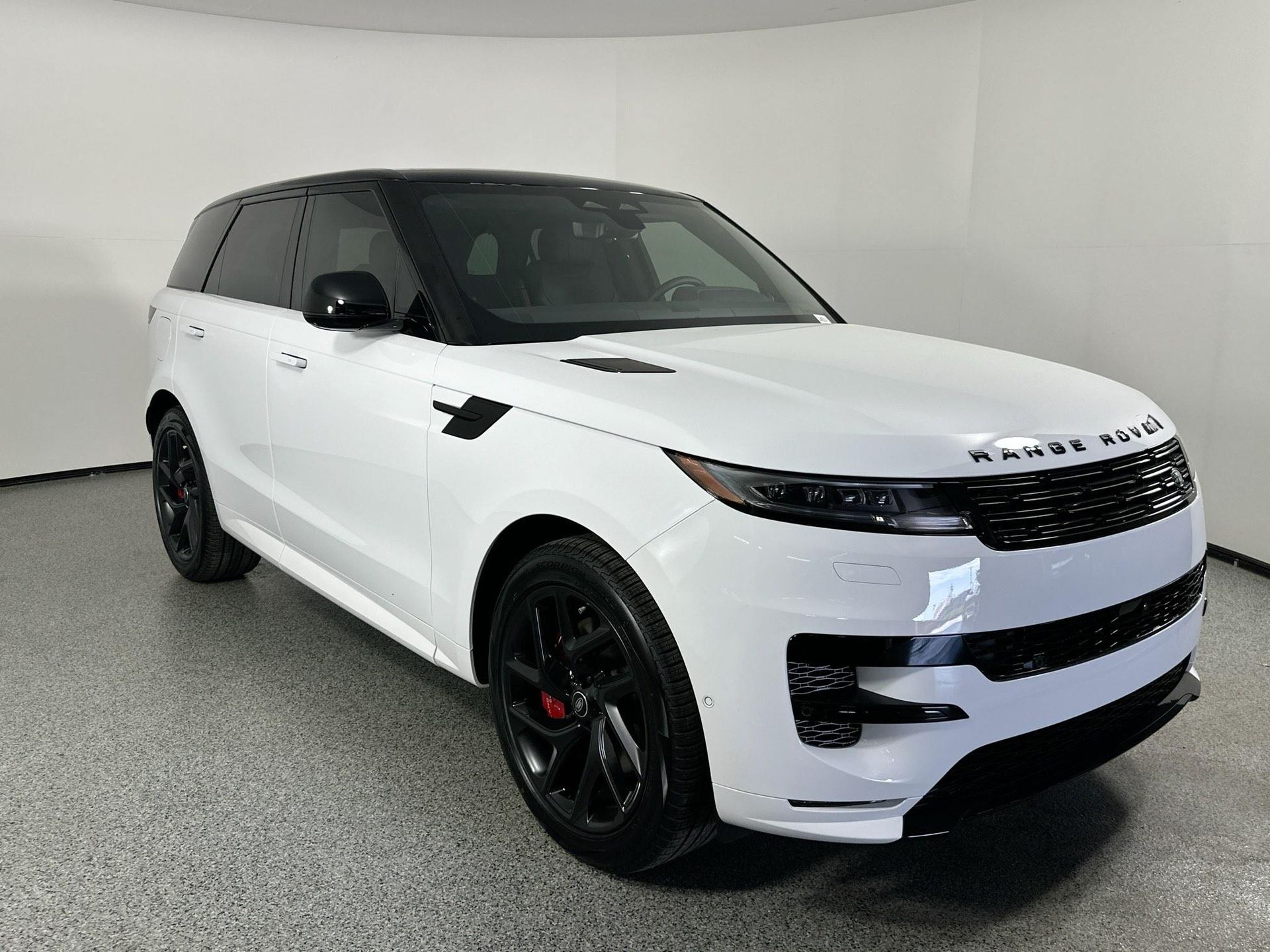 2025 Land Rover Range Rover Sport SE photo 3