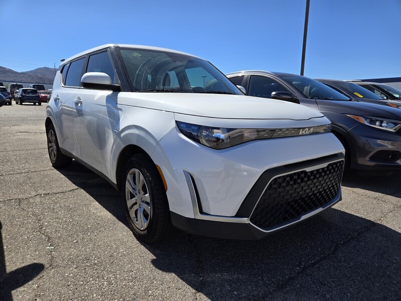 2023 Kia Soul LX photo 2