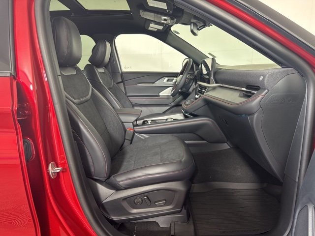 2025 Ford Explorer ST photo 4