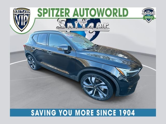 2025 Volvo XC40 Plus's photo