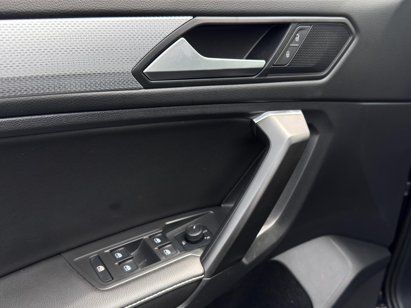 2022 Volkswagen Tiguan S photo 13