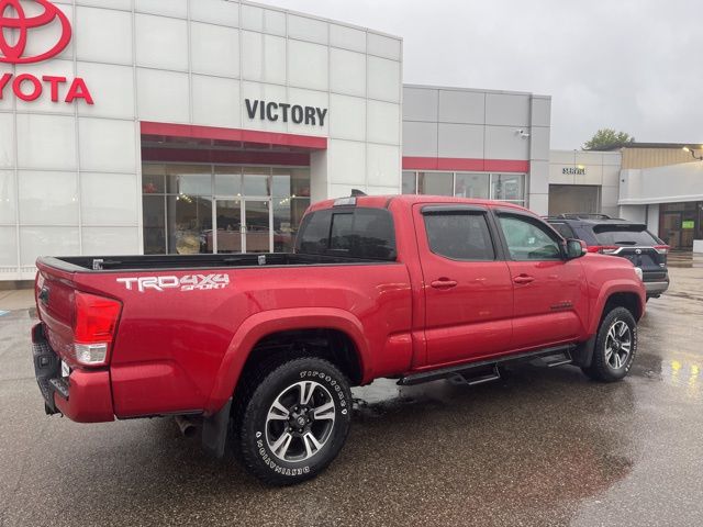 2019 Toyota Tacoma TRD Sport photo 4