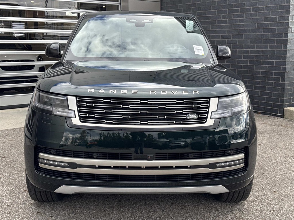 2025 Land Rover Range Rover SE photo 2