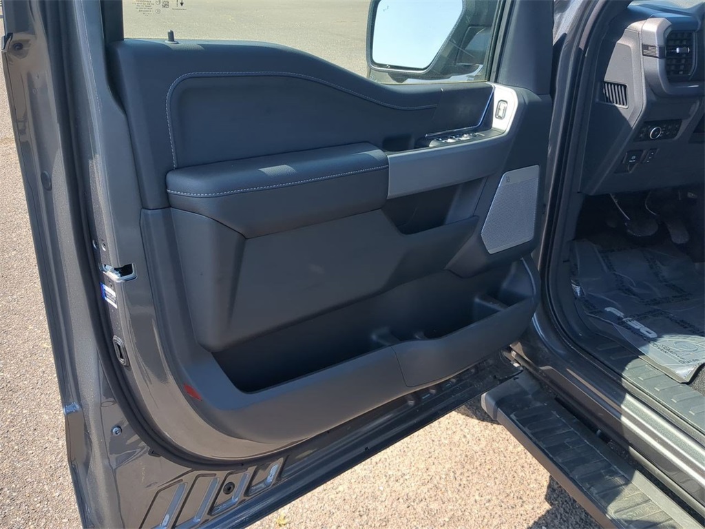 2025 Ford F-150 XLT photo 9