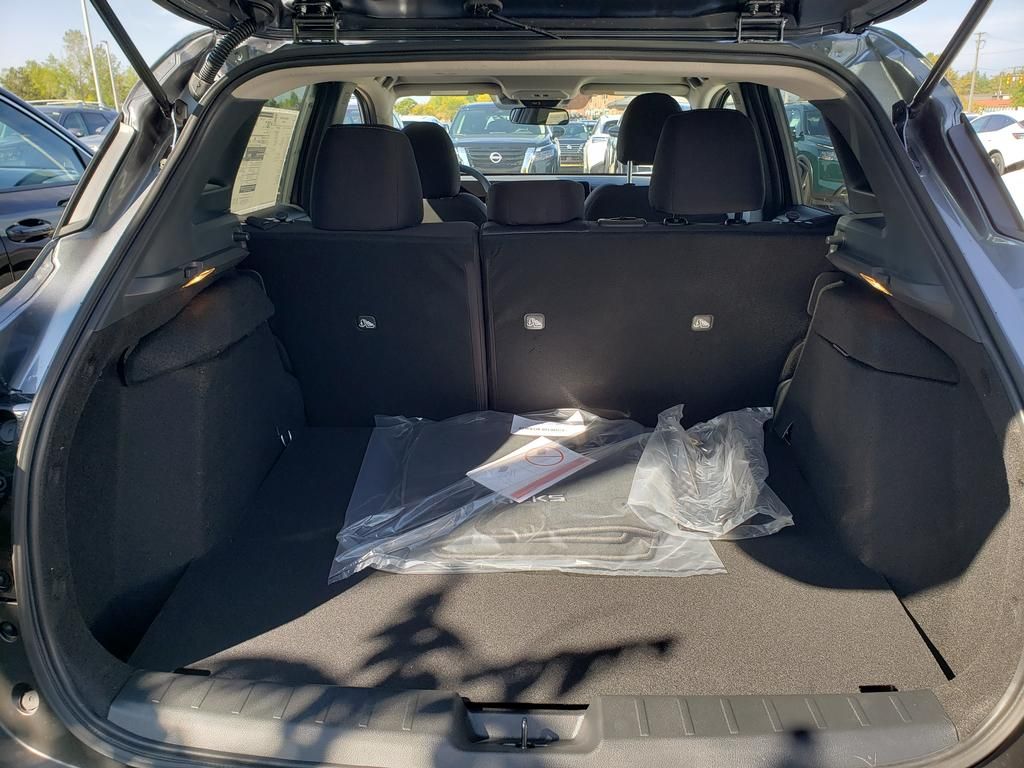 2026 Nissan Kicks SV photo 3