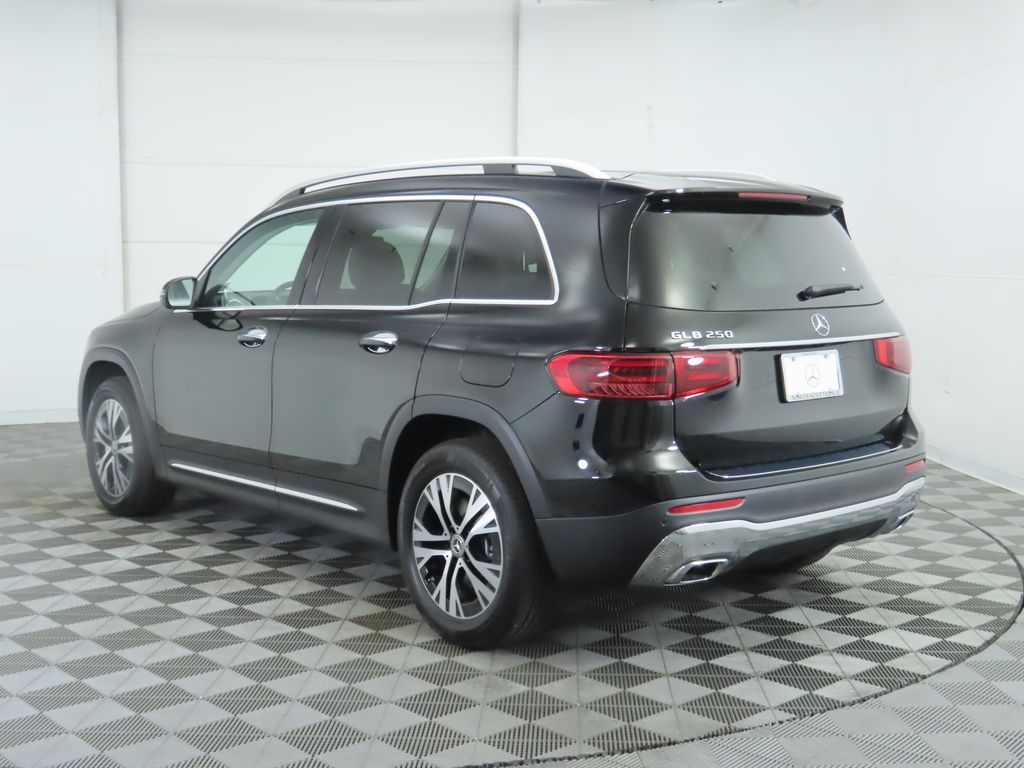 2026 Mercedes Benz GLB 250 photo 7