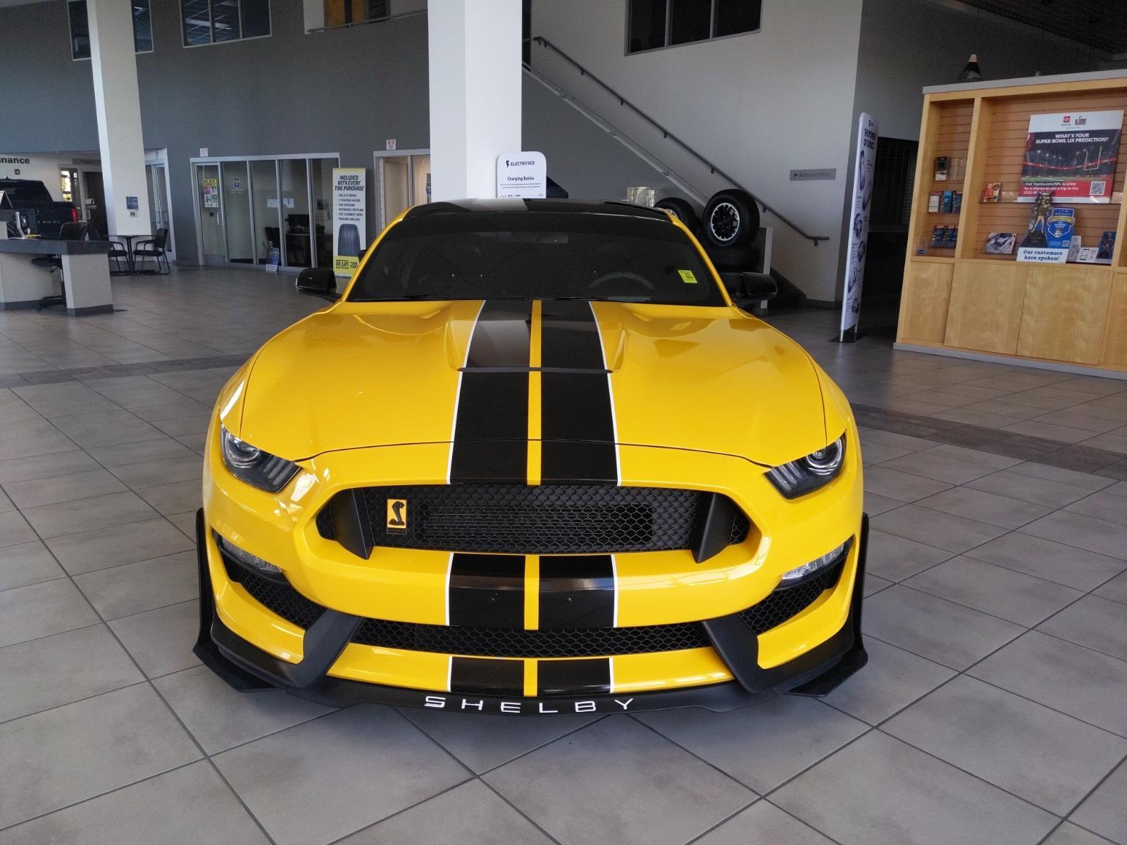 2016 Ford Mustang Shelby GT350 photo 2