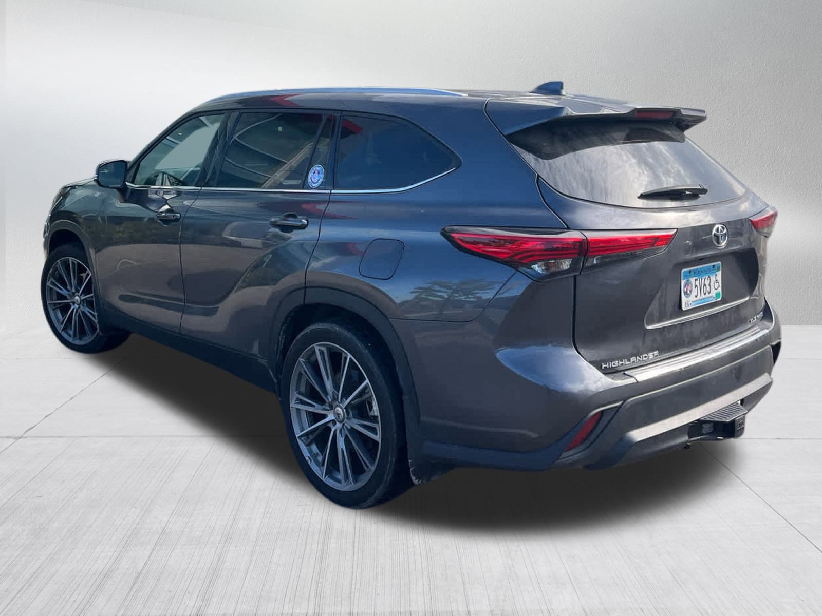 2022 Toyota Highlander XLE photo 4