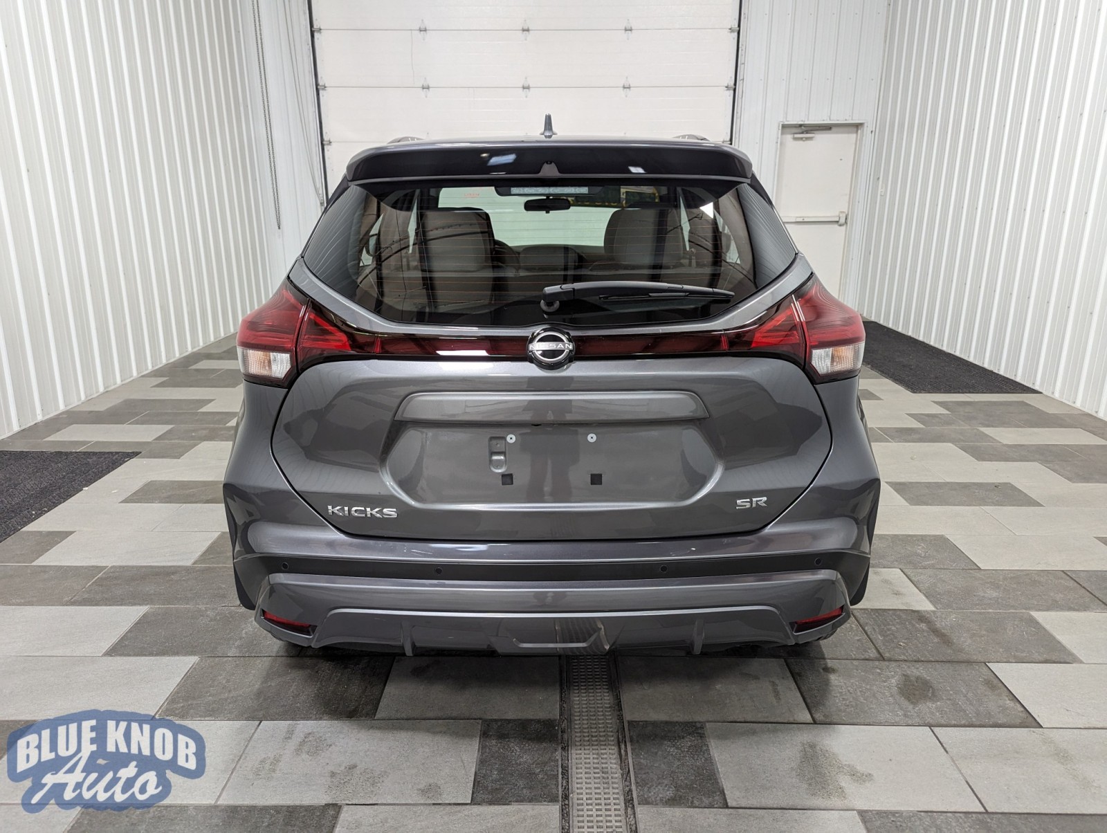 2024 Nissan Kicks SR photo 3