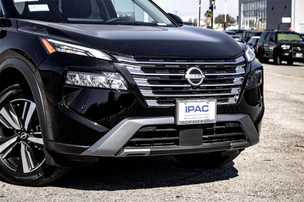 2025 Nissan Rogue SL photo 3