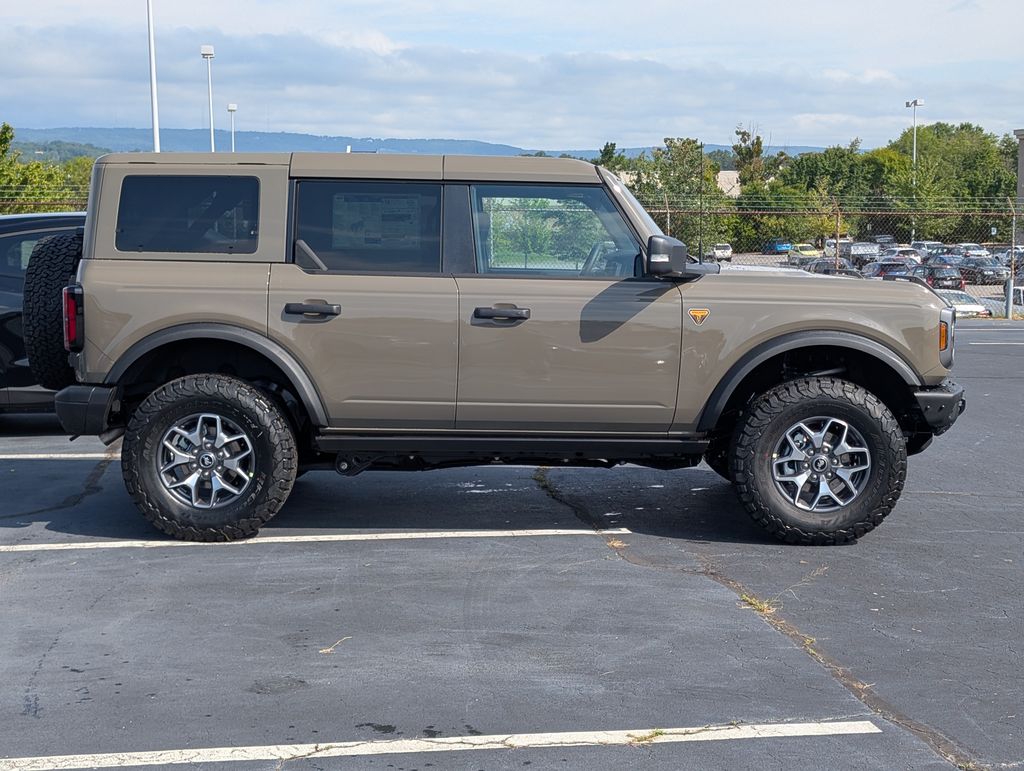 2025 Ford Bronco Badlands photo 3