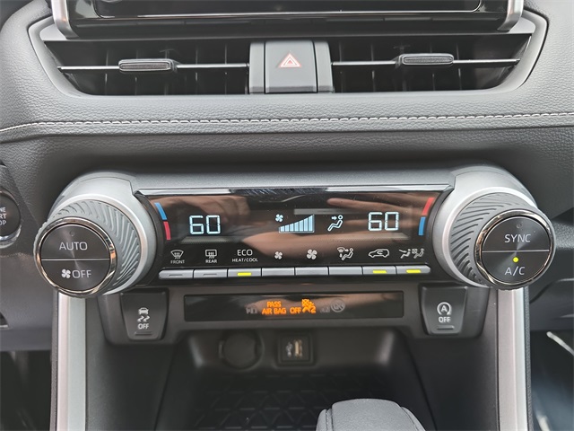 2024 Toyota RAV4 XLE photo 24
