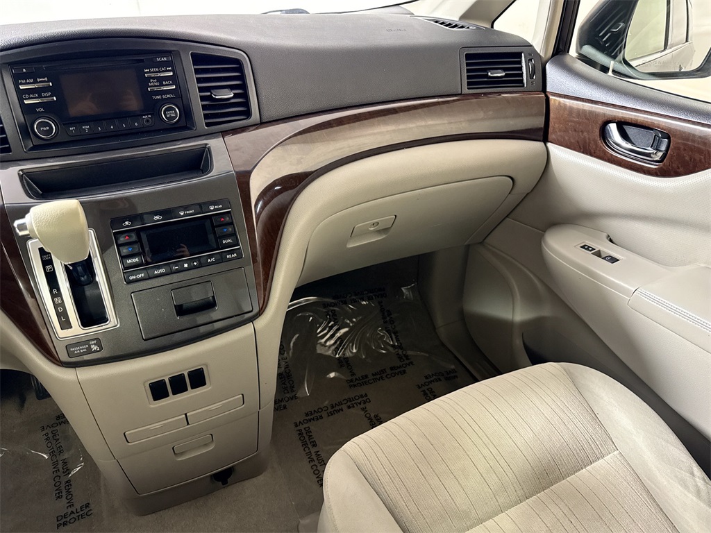 2012 Nissan Quest SV photo 8