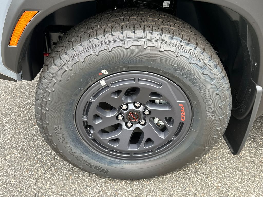 2025 Nissan Frontier PRO-4X photo 8
