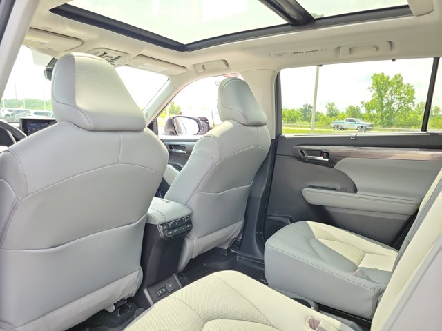 2020 Toyota Highlander Platinum photo 14