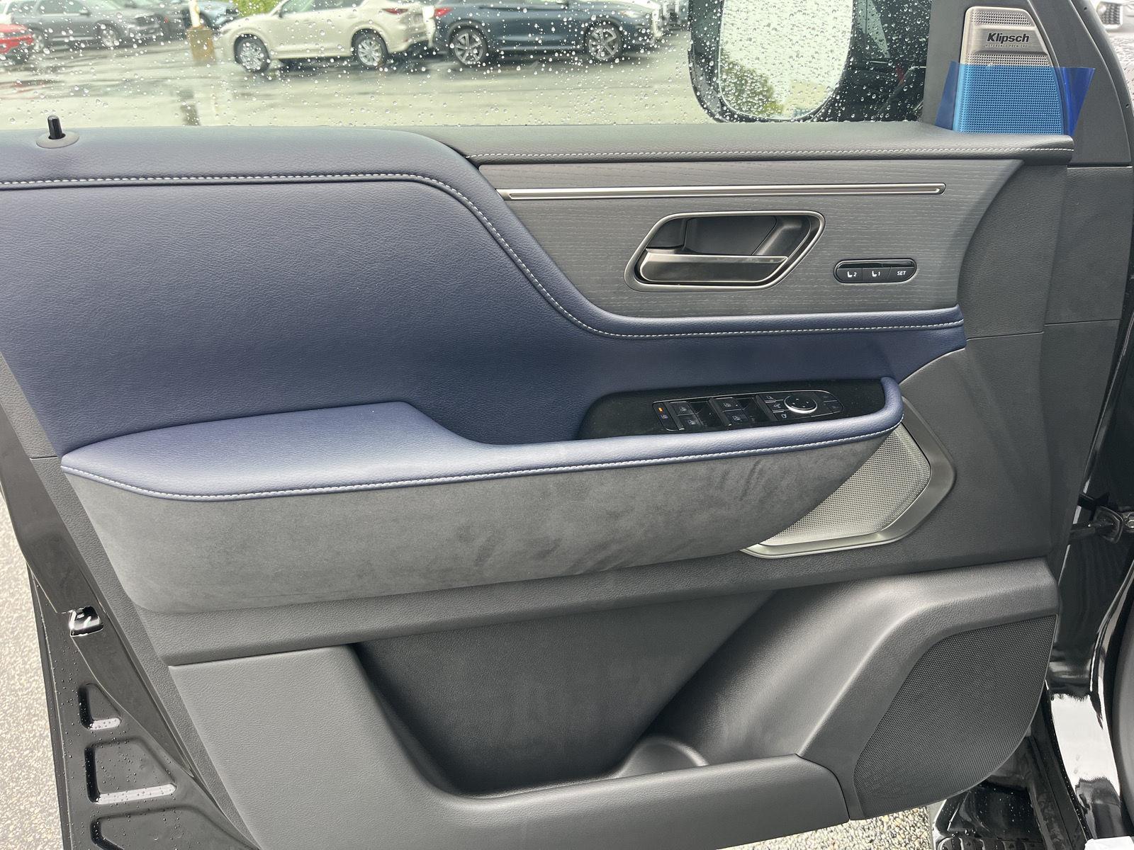 2026 Infiniti QX80 Sensory photo 10