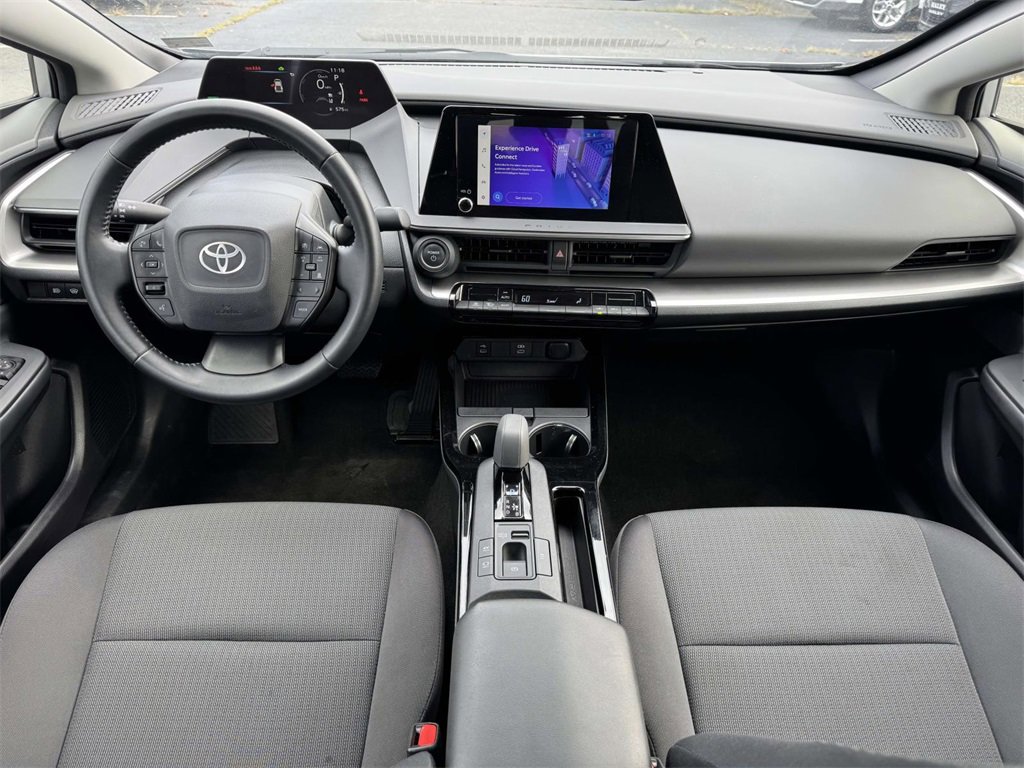2024 Toyota Prius LE photo 2