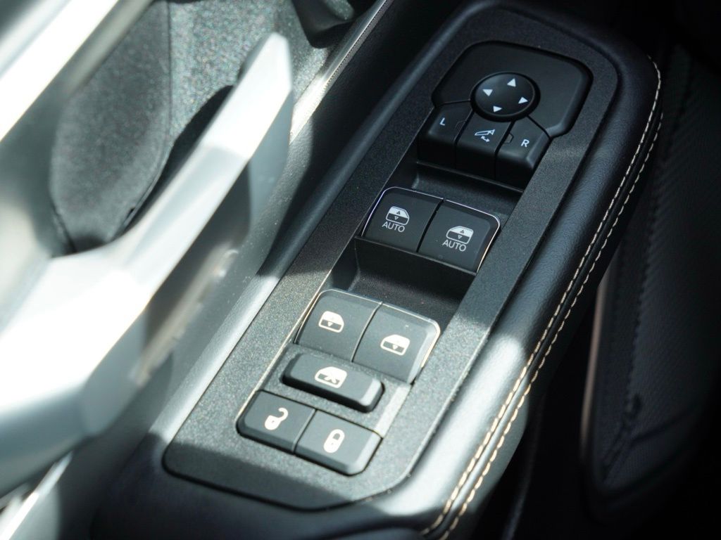 New 2026 Diamond Black Crystal Pearl-Coat Exterior Paint RAM Tungsten image 15