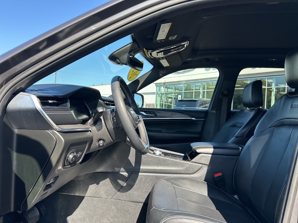 2024 Jeep Grand Cherokee Overland photo 9