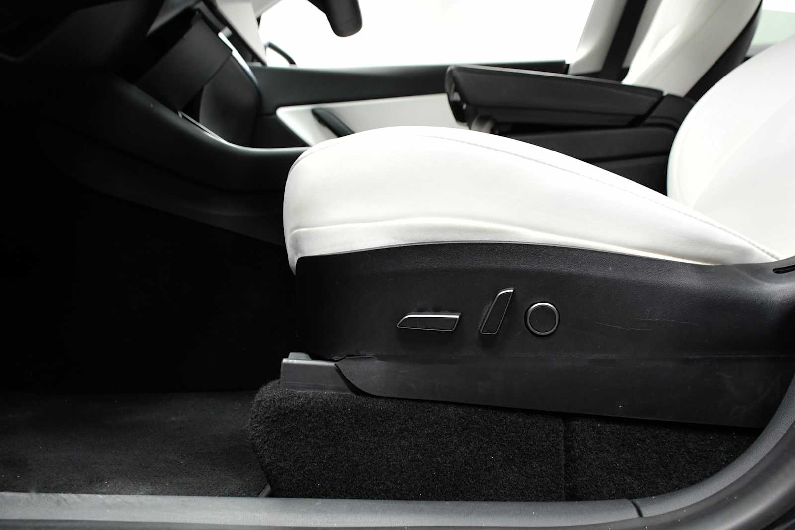 2021 Tesla Model Y Standard Range photo 11