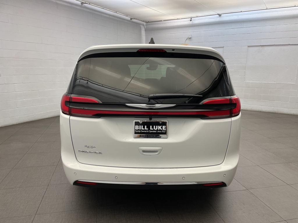 2026 Chrysler Pacifica photo 3