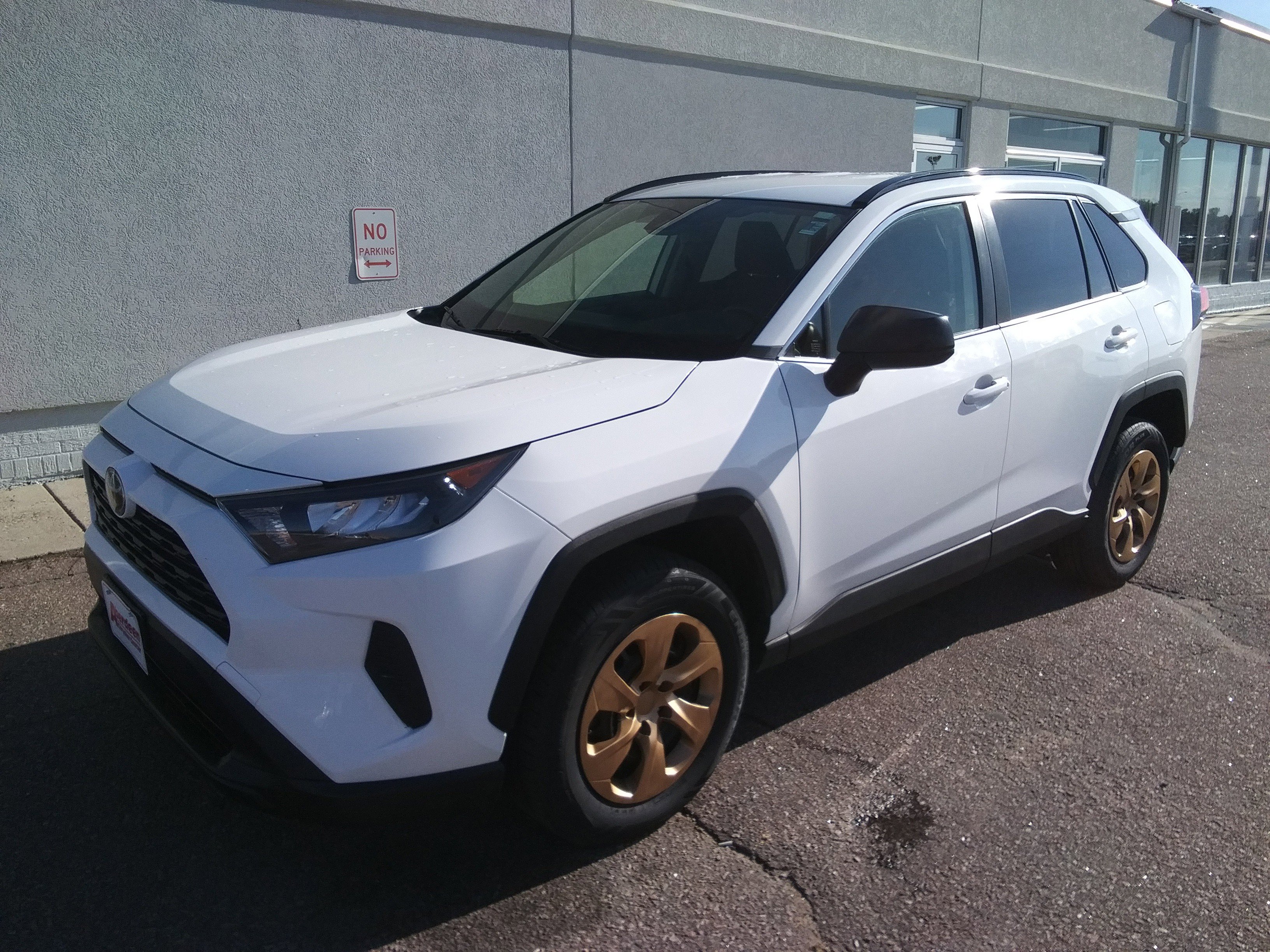 Used 2019 Toyota RAV4 LE with VIN JTMF1RFV4KD046134 for sale in Aberdeen, SD