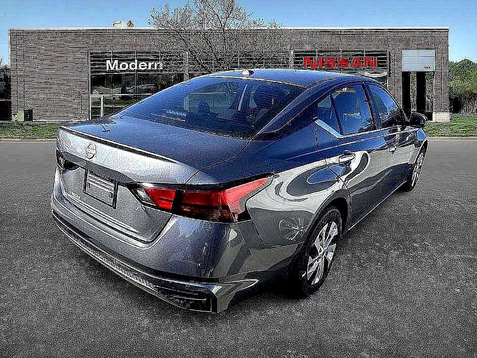 2025 Nissan Altima S photo 3
