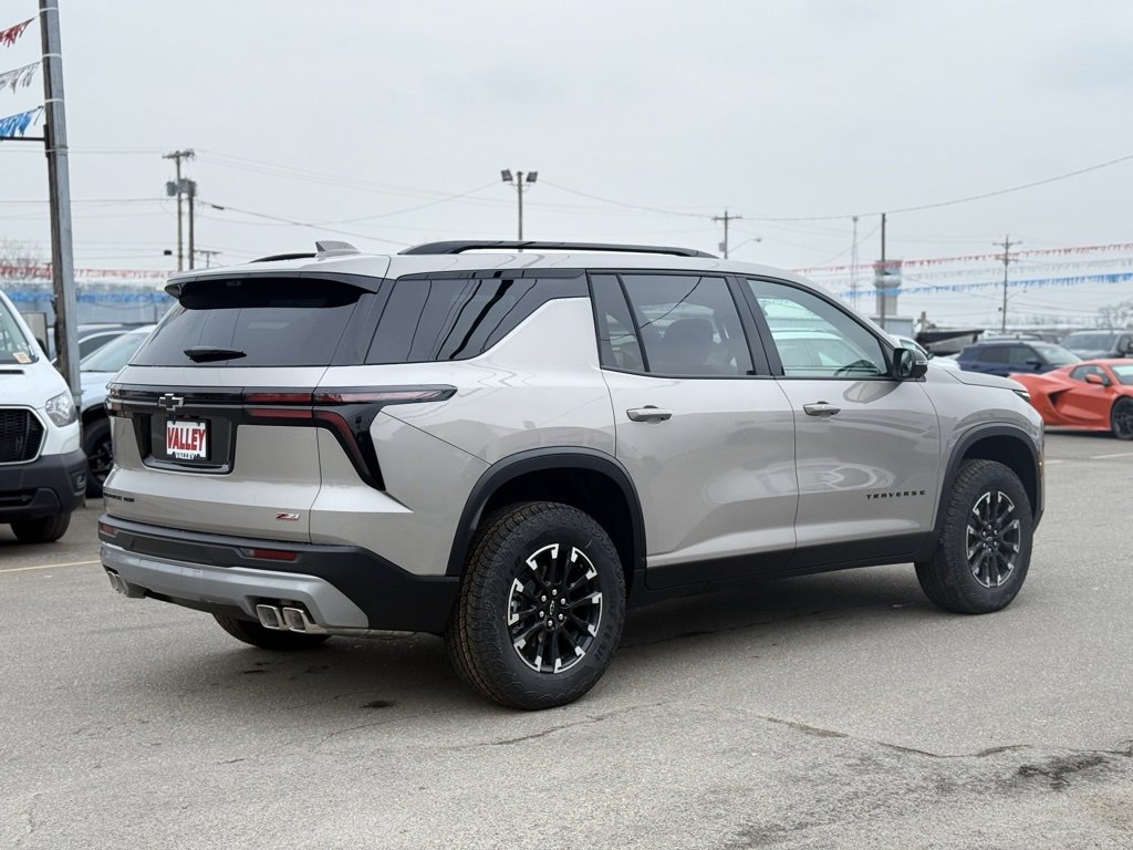 2026 Chevrolet Traverse Z71 photo 3