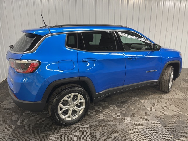 2024 Jeep Compass Latitude photo 3