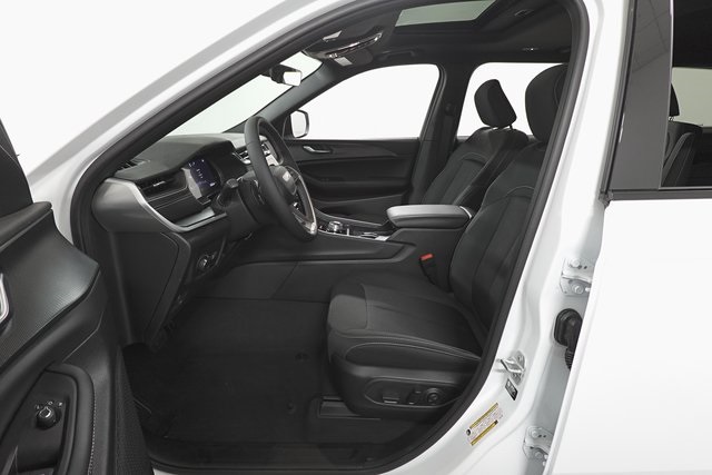2025 Jeep Grand Cherokee Laredo X photo 8