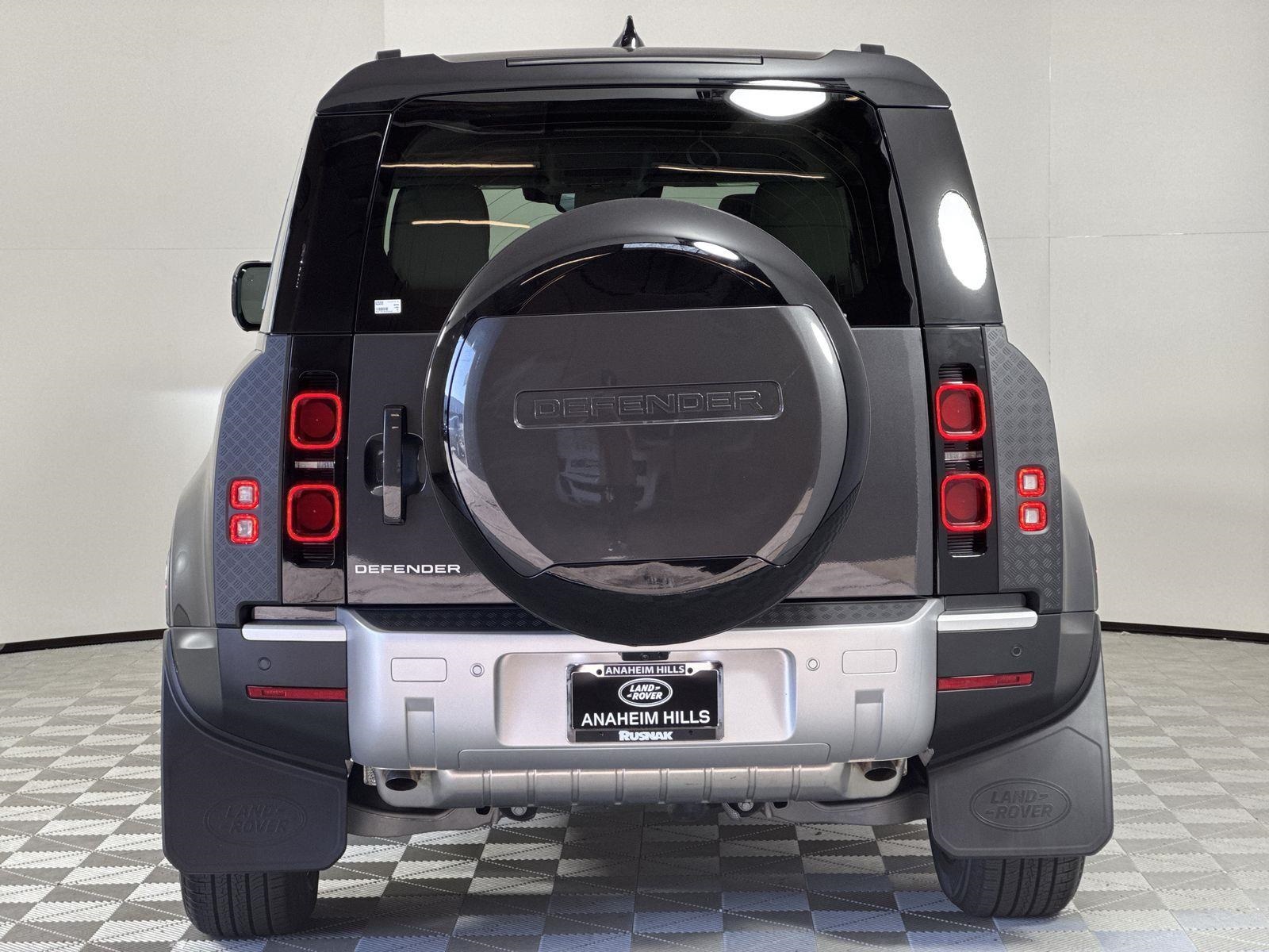 2025 Land Rover Defender 110 S photo 4