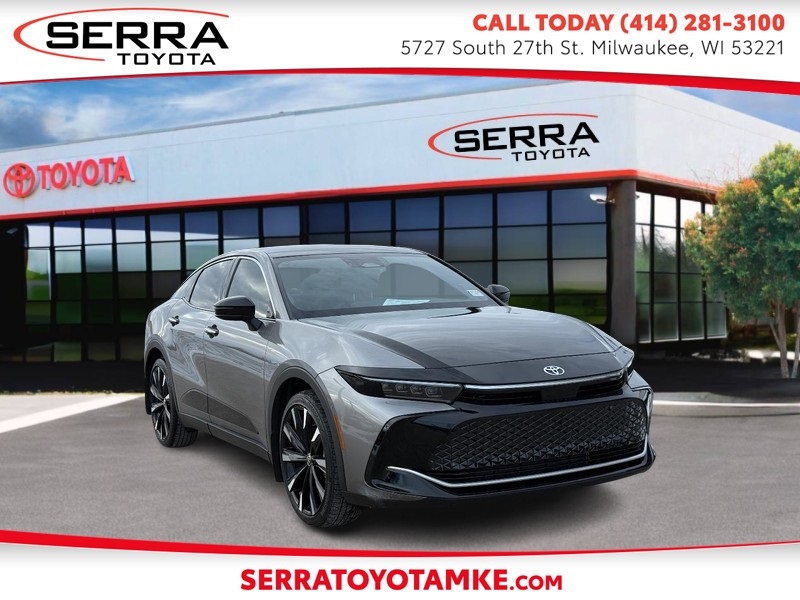 2024 Toyota Crown Platinum's photo