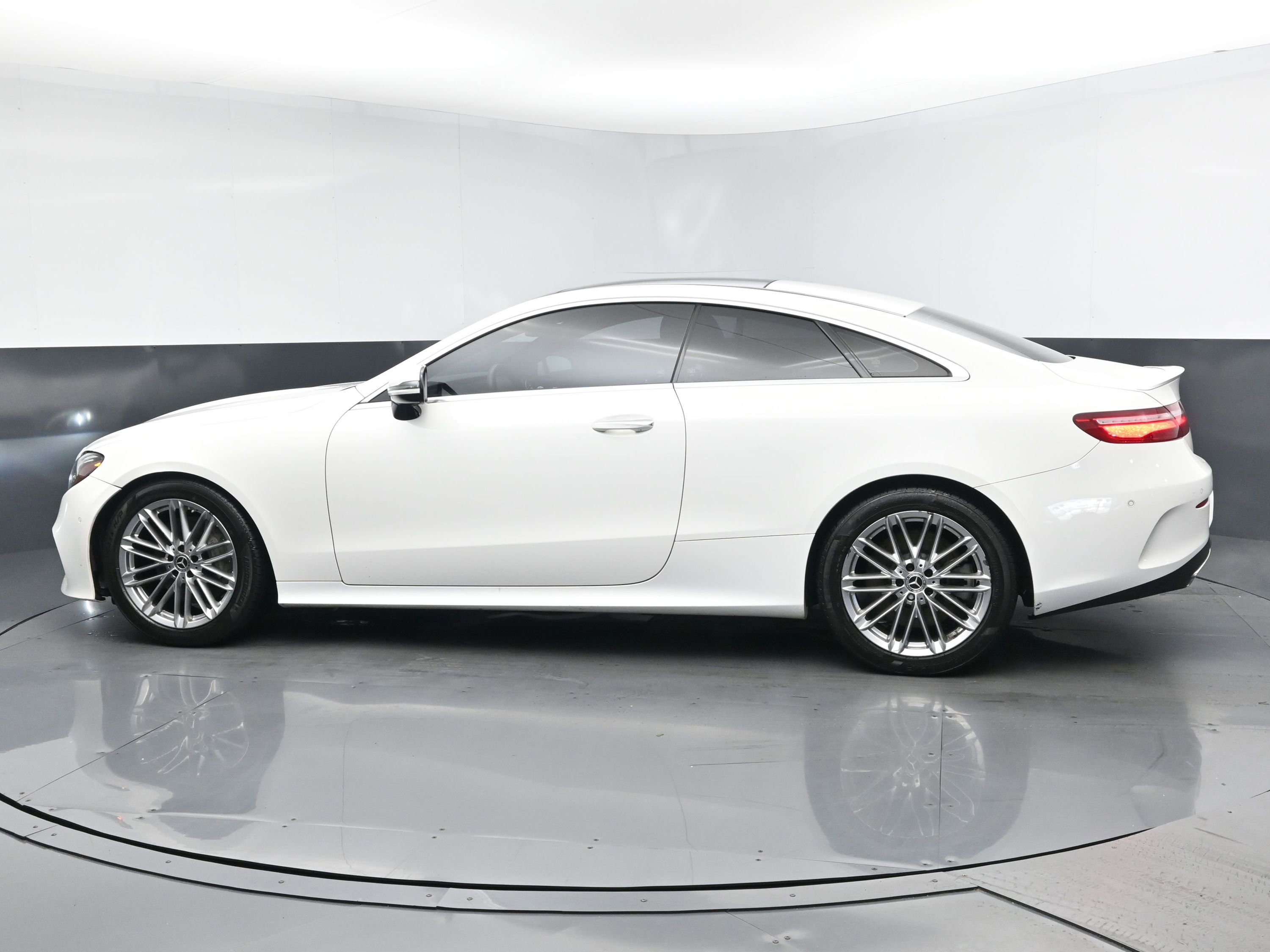2018 Mercedes Benz E 400 4MATIC photo 4