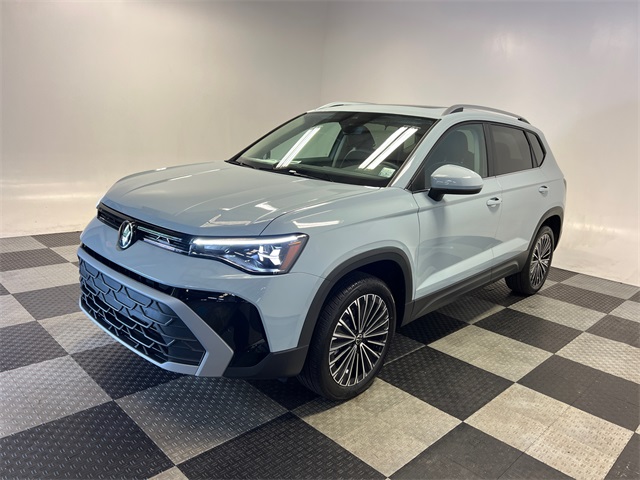 2025 Volkswagen Taos SE photo 3