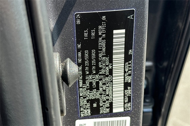 2024 Toyota Highlander Platinum photo 28