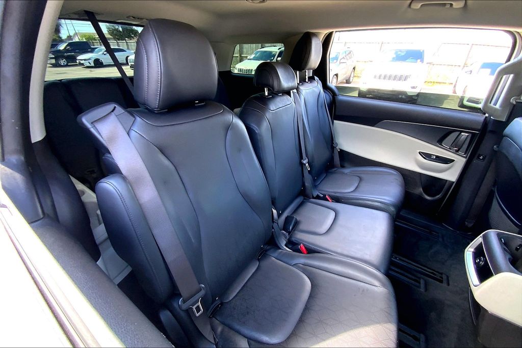 2023 Kia Carnival LX photo 20