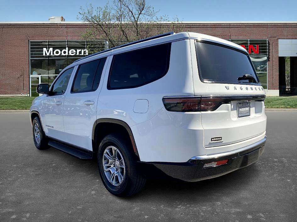 2023 Jeep Wagoneer Base photo 2