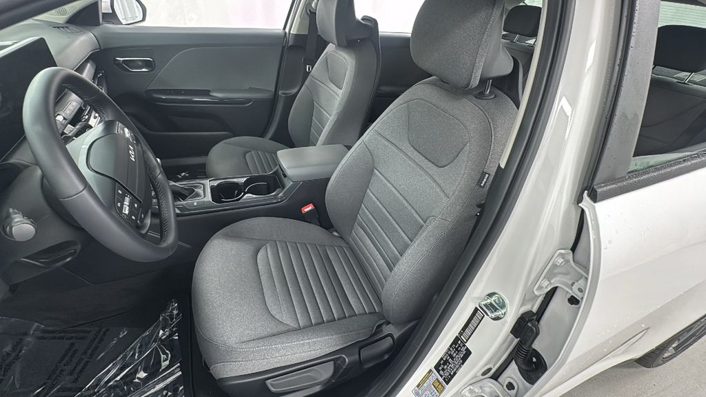 2025 Kia K4 EX photo 10