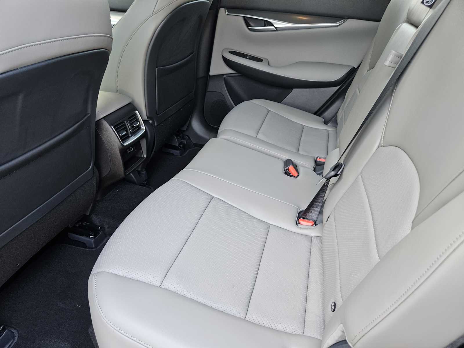 2025 Infiniti QX50 Luxe AWD photo 21